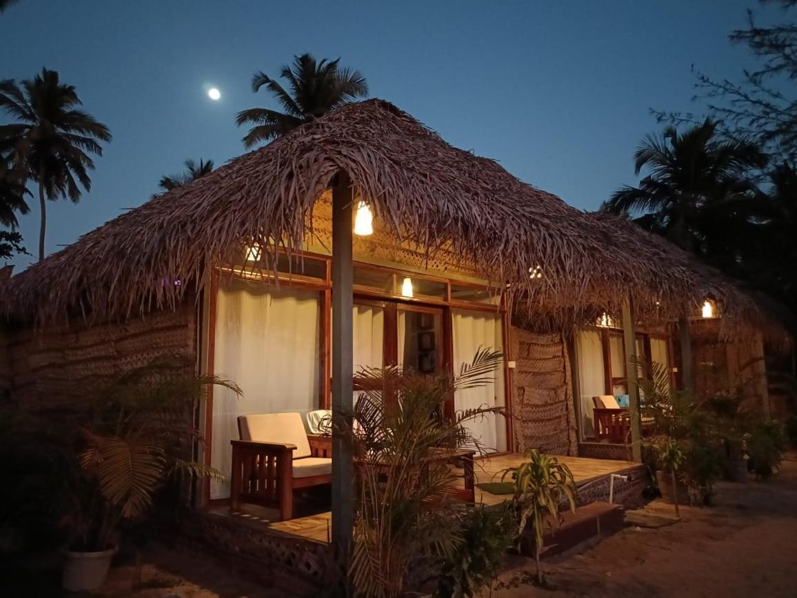 The Coast Beach Resort Agonda Buitenkant foto