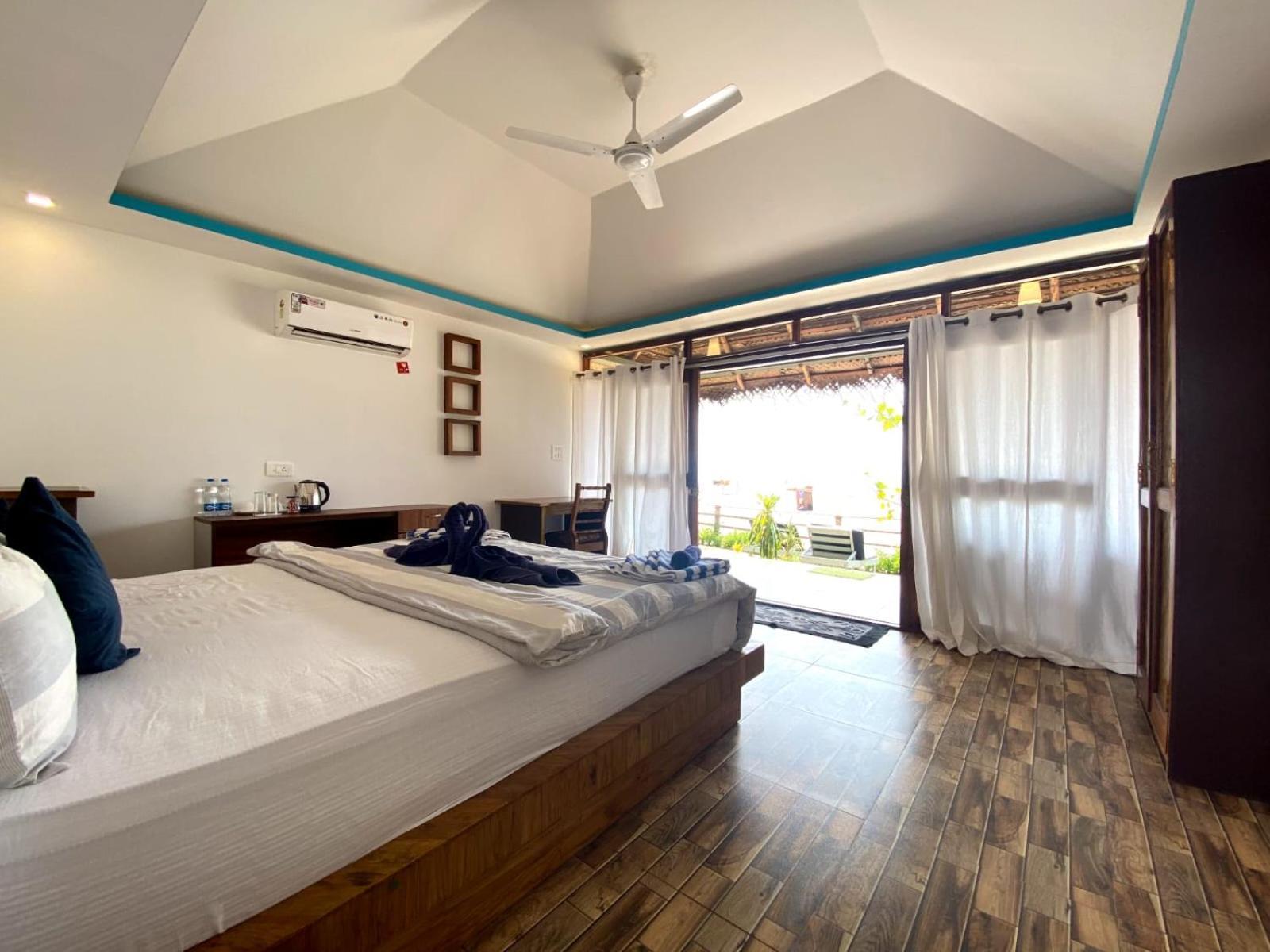The Coast Beach Resort Agonda Buitenkant foto