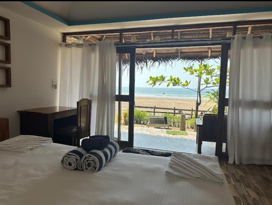 The Coast Beach Resort Agonda Buitenkant foto